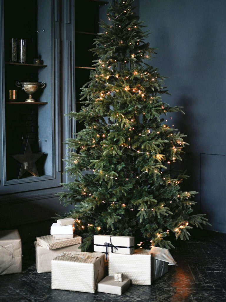 Cozy Holiday Home Transformation: Top Tips to Make Your Space Festive and Inviting