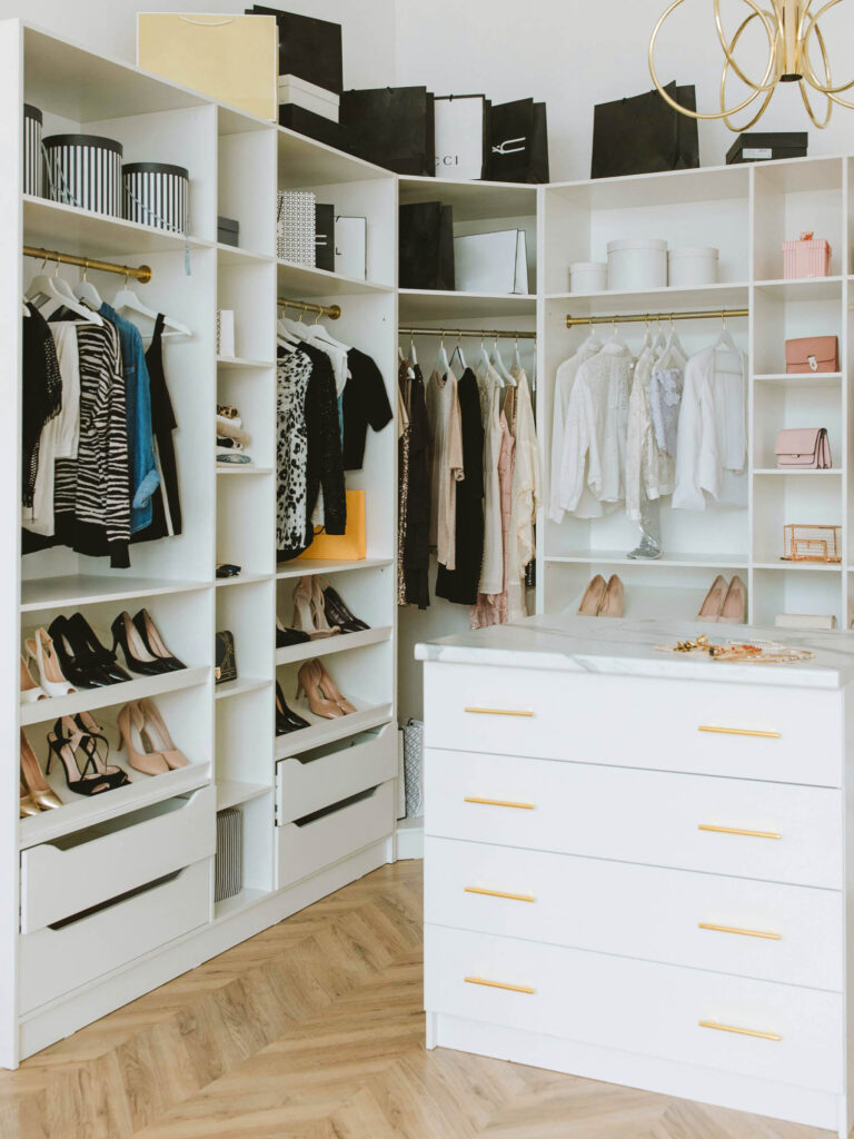 Unlocking Personal Style: Elevate Your Space with Custom Closet Design - Alagu Home