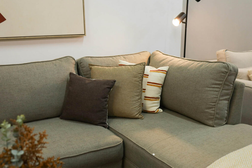 7 Inspiring Furniture Layouts for Your Living Room: Transform Your Space with Style and Functionality - Alagu Home