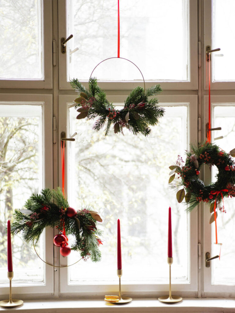 How to Christmas Decorate Windows, Staircases, and Entryways - Alagu Home